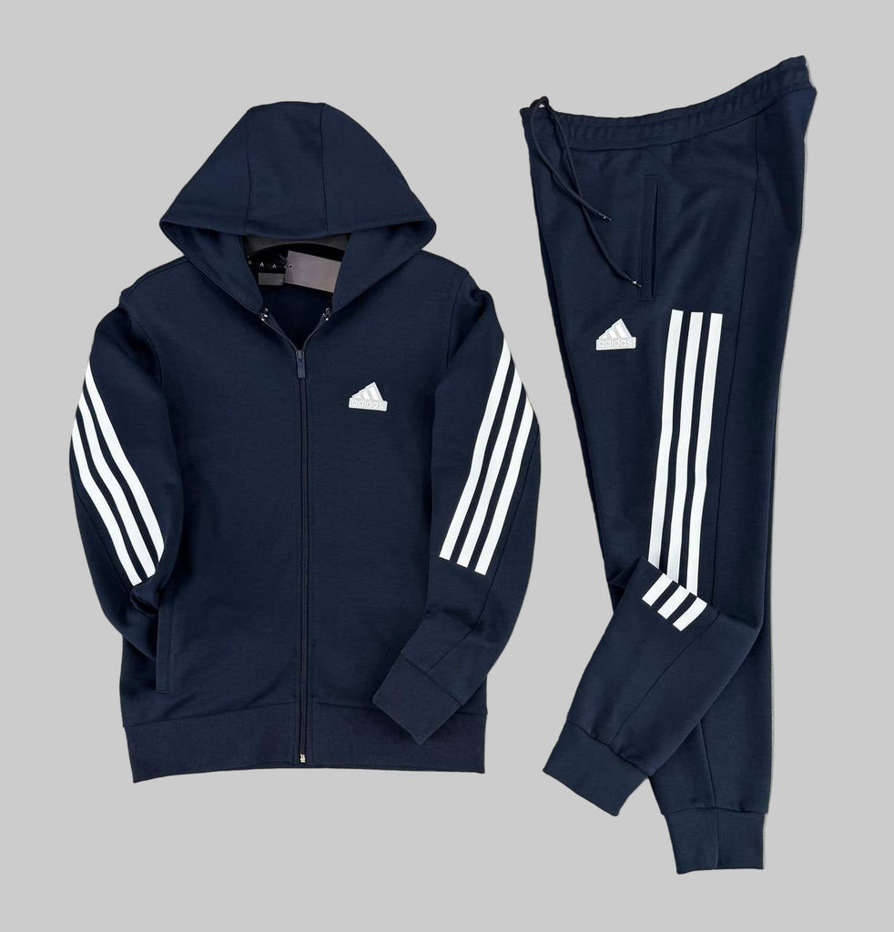 Muži športový súprava Adidas, tmavomodrá z zvislými bielymi pruhmi