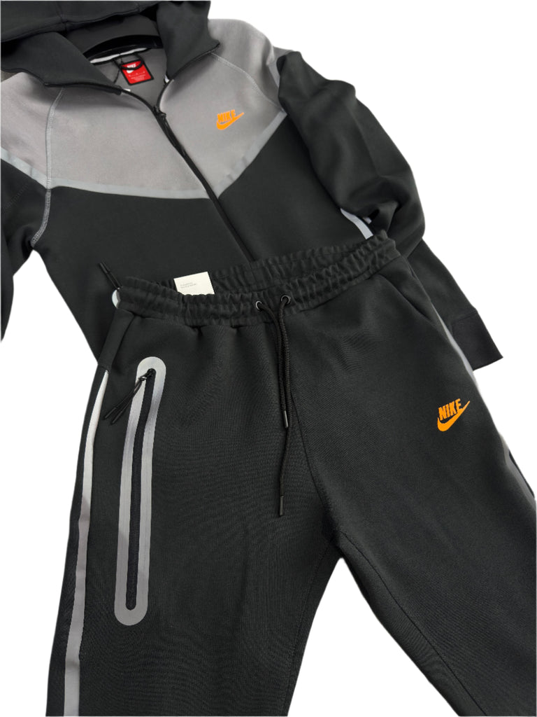 Nike Liverpool Tech Fleece pánska tepláková súprava, čierna a sivá. Prémiová kvalita