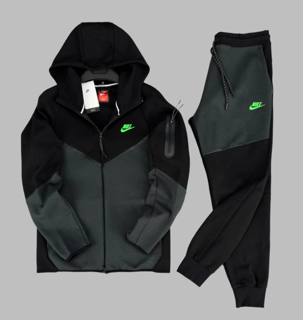 Nike Liverpool Tech Fleece pánska tepláková súprava, čierna a grafitová. Prémiová kvalita