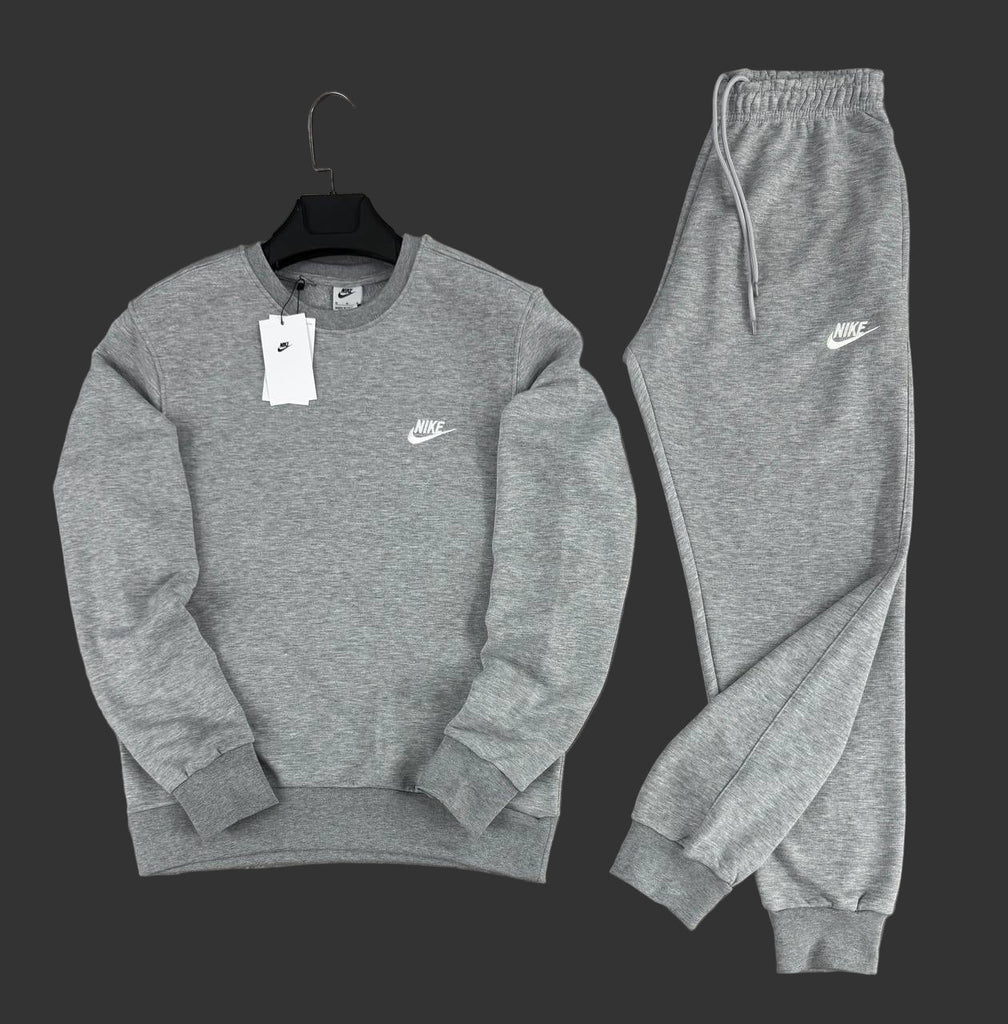 Muži športový súprava Nike, klasické sivý, s bielym emblémom - blúzka a dolný del