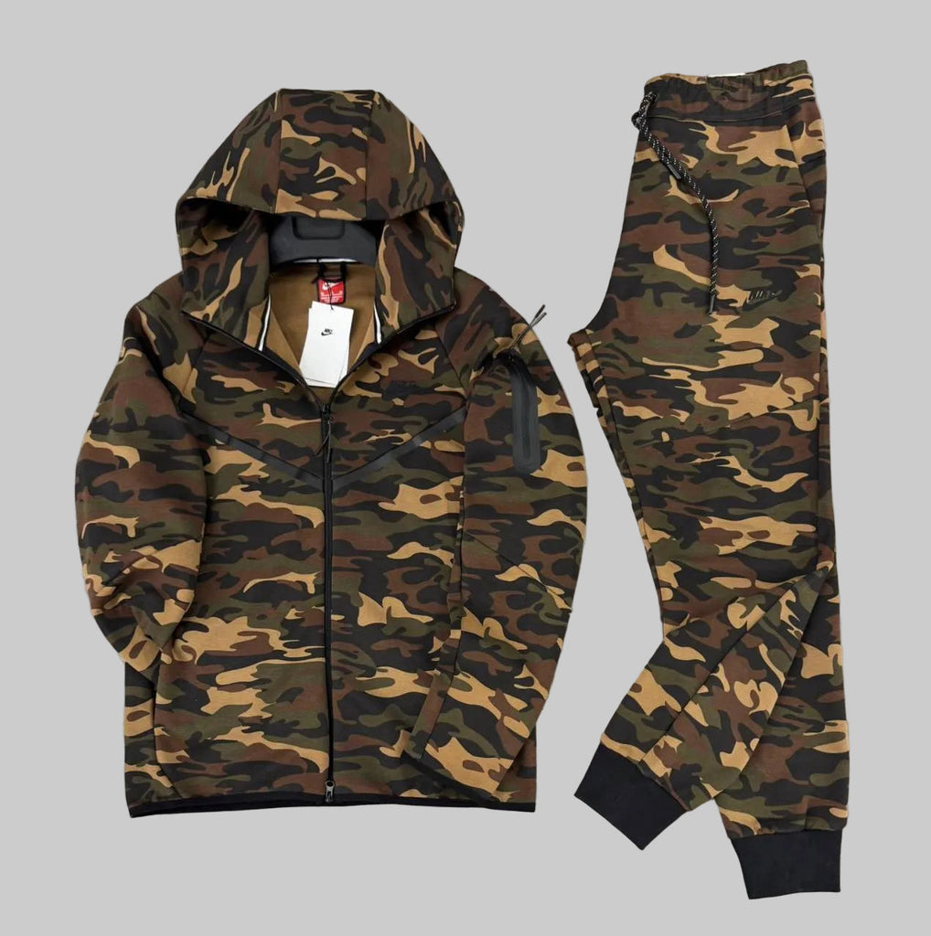 pánska tepláková súprava Nike Tech Fleece, kamuflažna z enim vreckom na rukáve