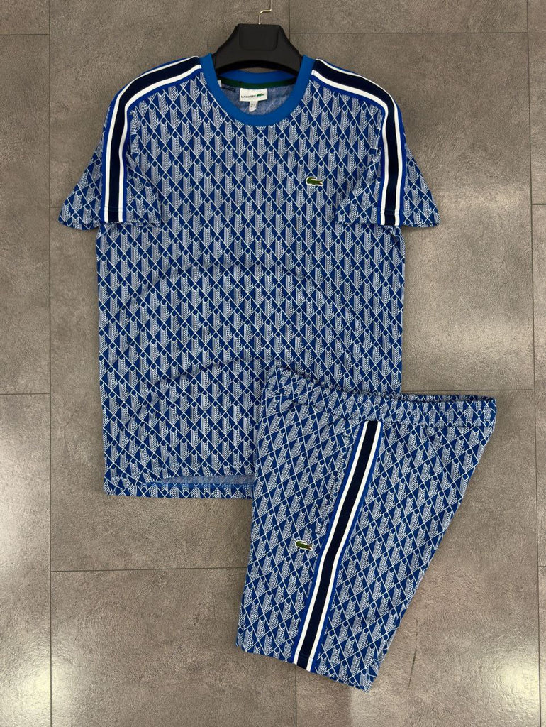 Pánska súprava Lacoste, tričko a krátke nohavice v modrej farbe so žakárovým monogramom.