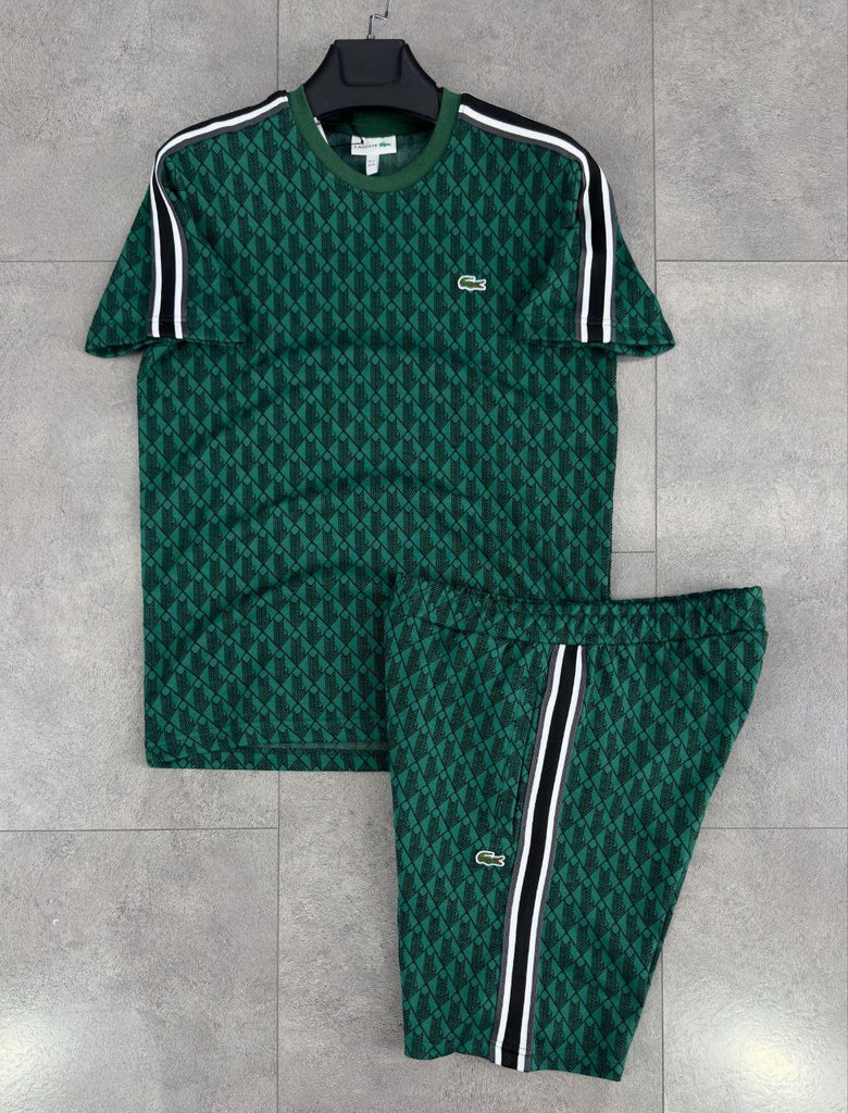 Pánska súprava Lacoste, tričko a krátke nohavice v  zelená farbe so žakárovým monogramom.