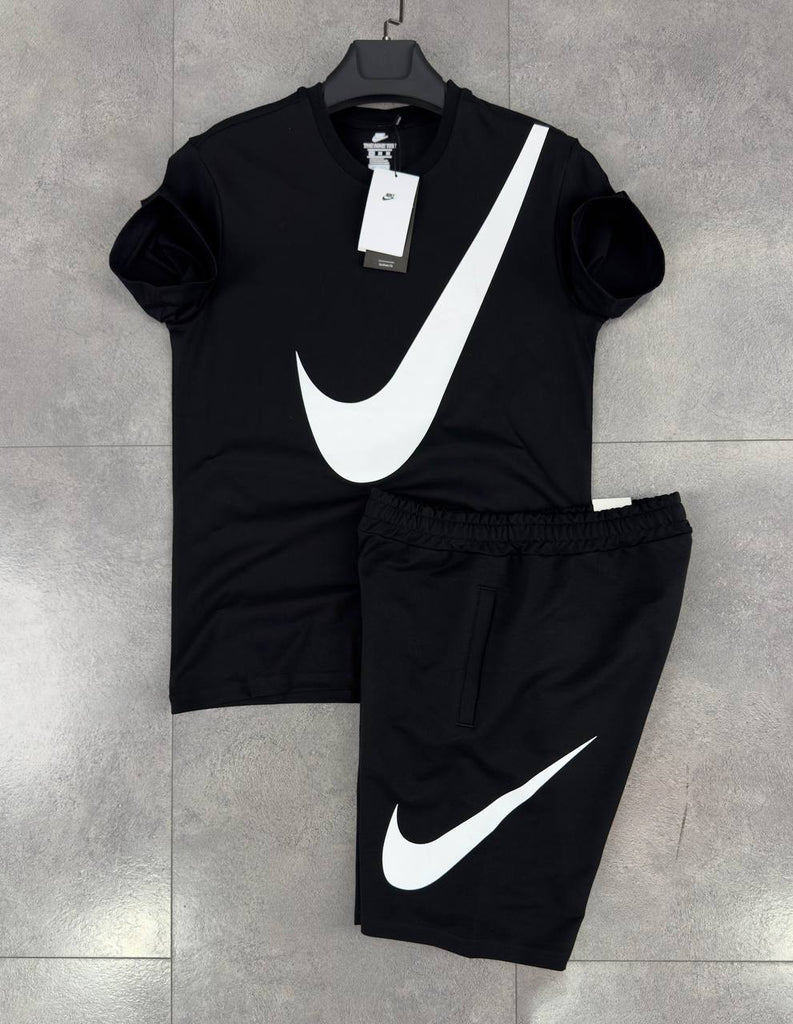 Pánska súprava Nike, čierna tričko a krátke čierne nohavice. Prémiová kvalita.