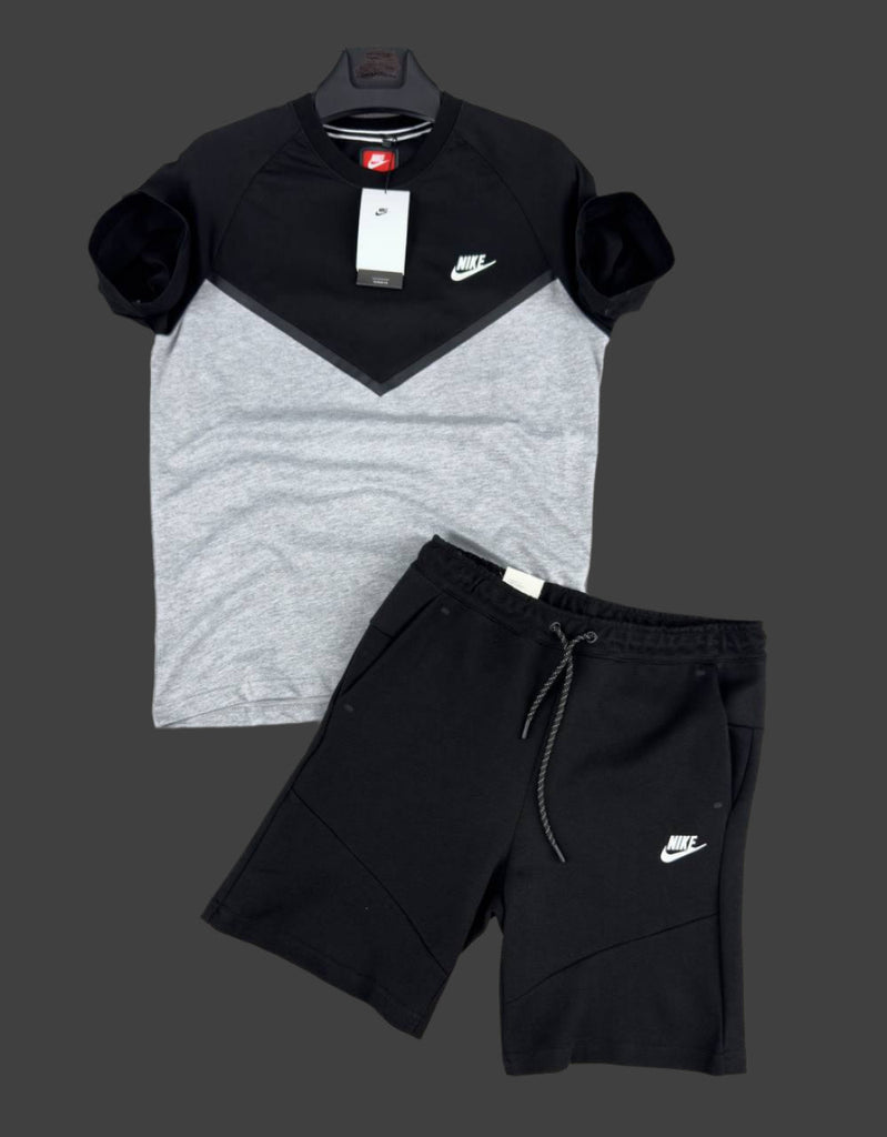 Pánska súprava Nike Tech Fleece, pozostáva z dvojfarebné čierne a klasické sivé tričká s krátkym rukávom  a čiernych krátkych nohavíc. Vynikajúca kvalita.