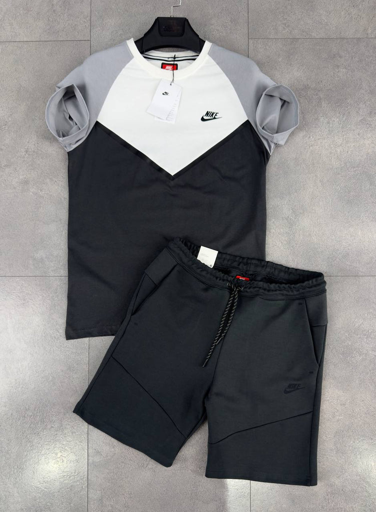 Pánska súprava Nike Tech Fleece, pozostáva z čiernych krátkych nohavíc a biele, sivé a čierne tričká s krátkym rukávom. Vynikajúca kvalita.
