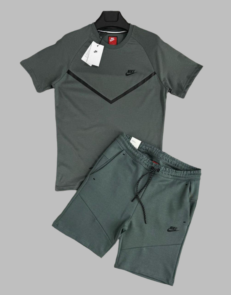 Pánska súprava Nike Tech Fleece - tričko a krátke nohavice v tmavo sivozelená