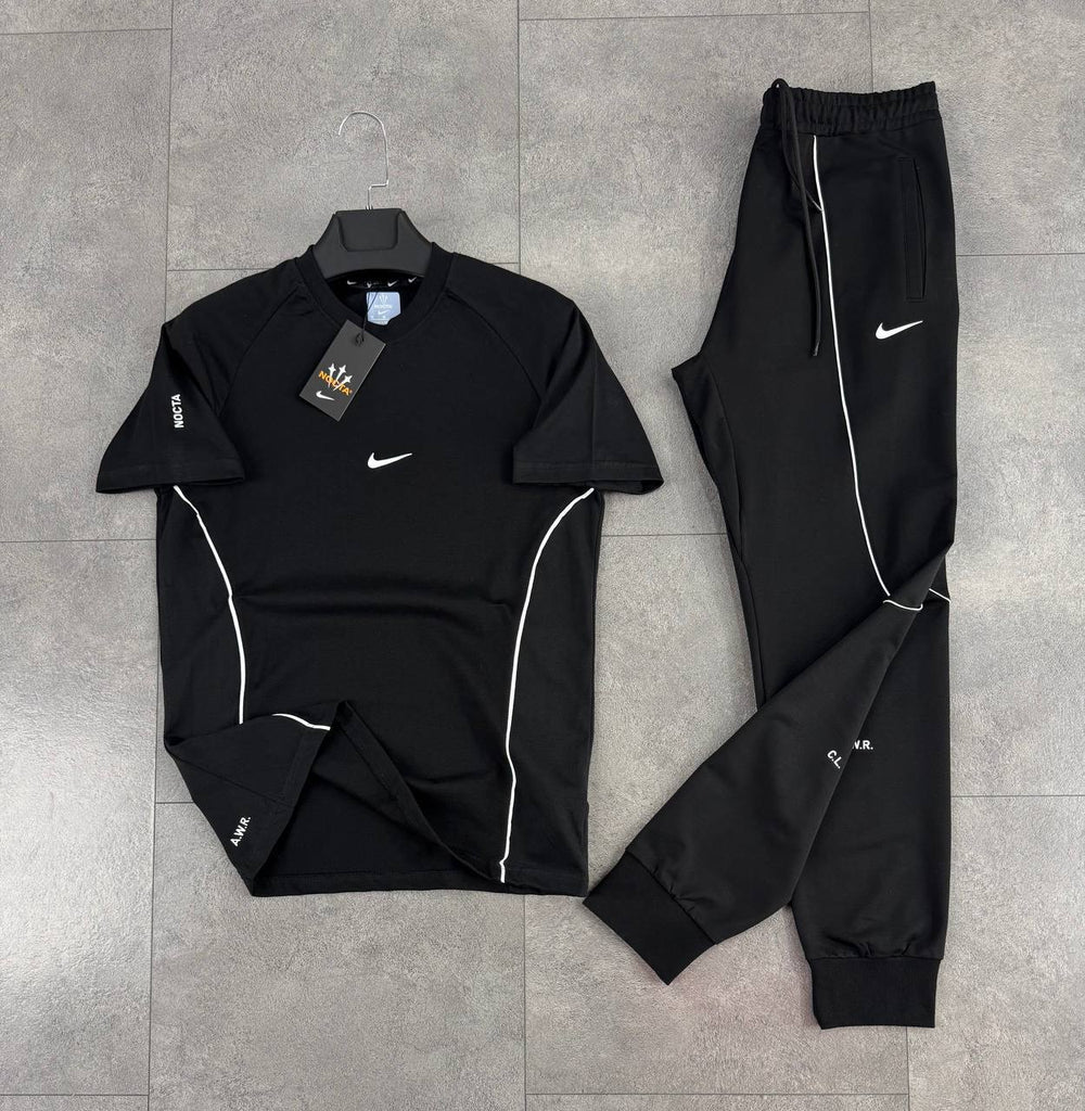Pánska súprava Nike 'Nocta', tričko a dlhé nohavice v čiernej farbe, s logom na rukáve