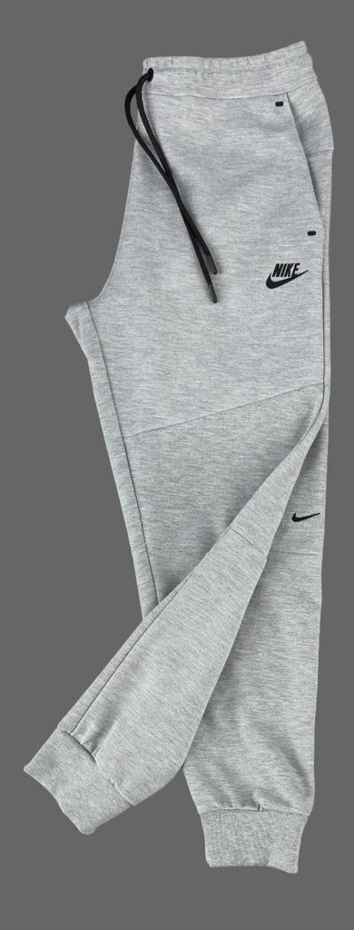 pánske teplákové súpravy Nike, klasické sivé farby.