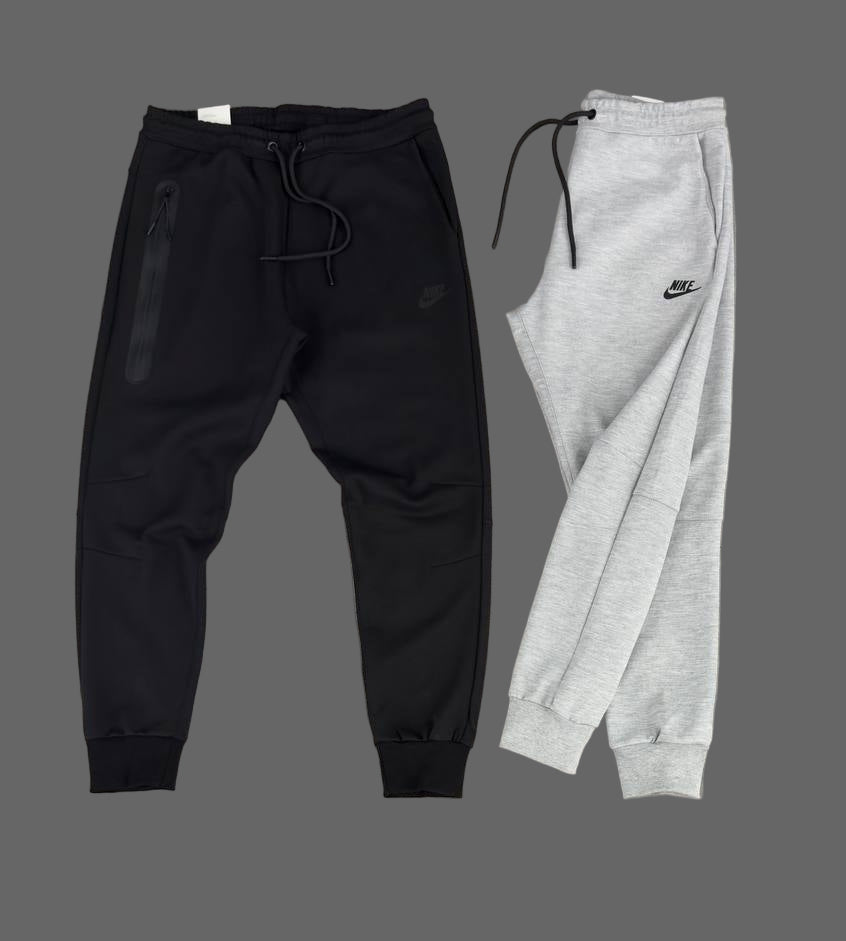 pánske nohavice Nike Tech Fleece, klasické sivé z vreckom zipsu na pravej nohavici