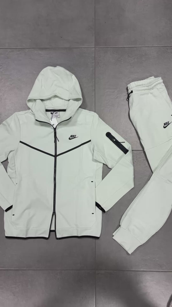 Nike Tech Fleece pánska tepláková súprava, výrazné biele. Vynikajúca kvalita