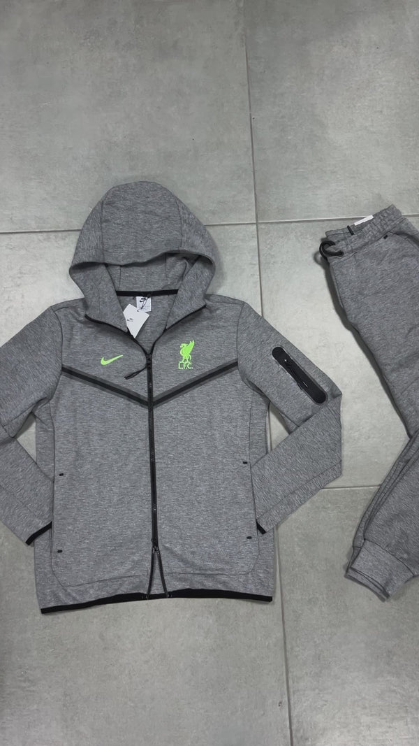 Nike Liverpool Tech Fleece pánska tepláková súprava, sivá. Vynikajúca kvalita