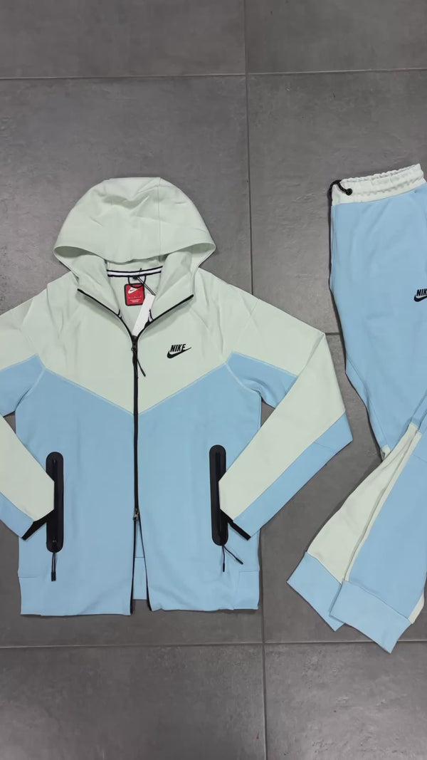 Nike Tech Fleece pánska tepláková súprava, svetlomodrá - biela. Model 2024. Vynikajúca kvalita