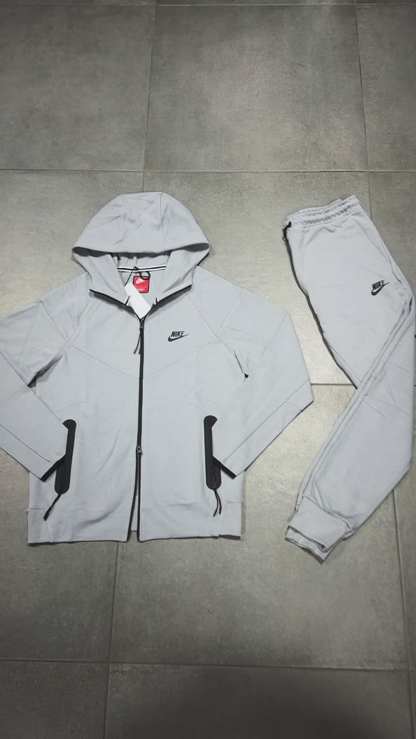 Nike Tech Fleece pánska tepláková súprava, svetlo sivá. Model 2023. Vynikajúca kvalita